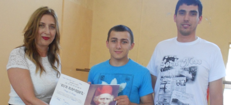 Maturantima SSŠ "4. juli" dodeljene diplome Maturantima SSŠ "4. juli" dodeljene diplome